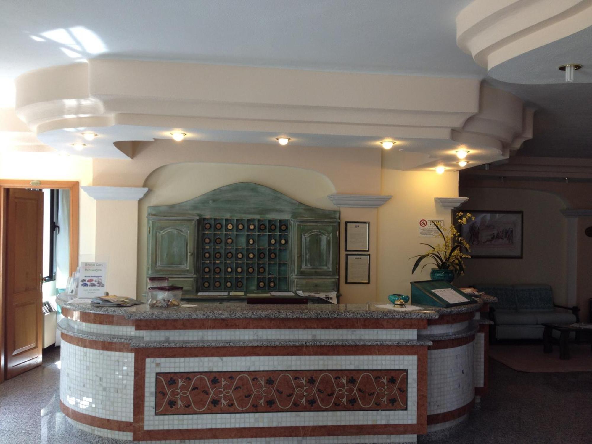 Residence Marina Palace オロゼーイ エクステリア 写真